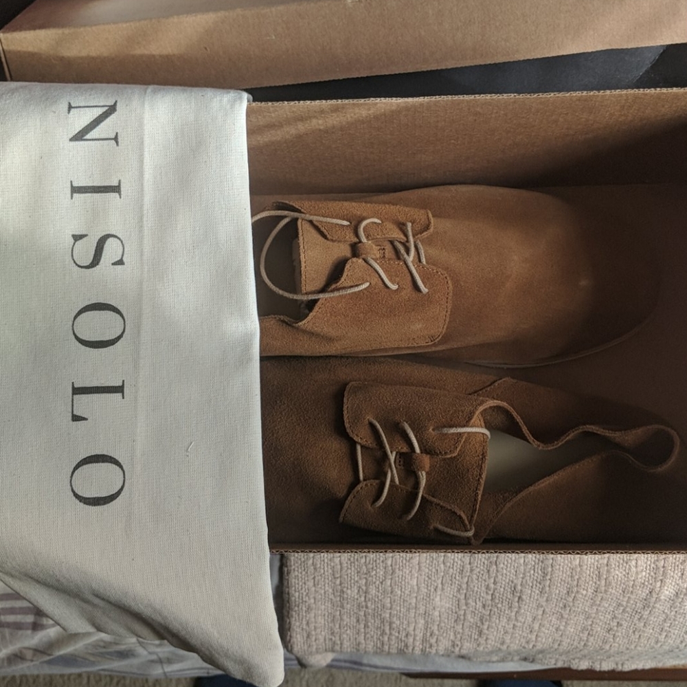 Nisolo Travel Suede Derby